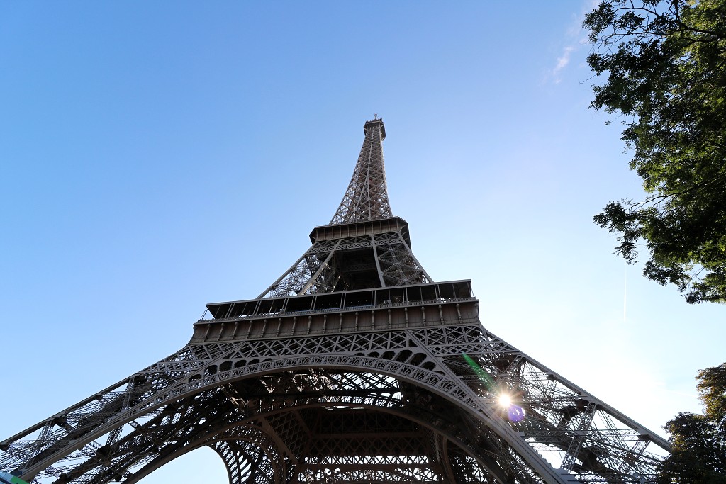 parijs france frankrijk eifeltoren basilique du Sacre coeur Arc de Triomphe Opera Garnier paris place concorde notre dame kathedraal kerk louvre museum basiliek